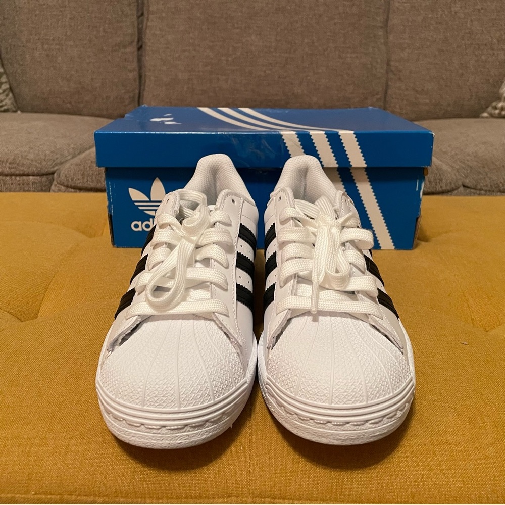 Adidas Kids' Superstar J Size 4 S0087.35